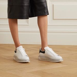 🥳🥳Alexander McQueen Sneakers🥳🥳